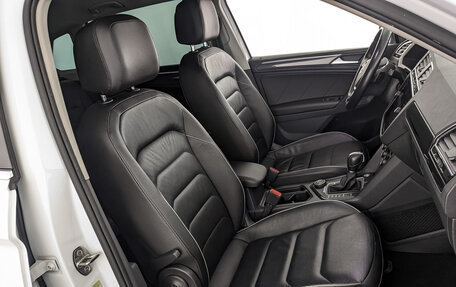 Volkswagen Tiguan II, 2018 год, 2 050 000 рублей, 23 фотография