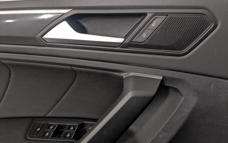 Volkswagen Tiguan II, 2018 год, 2 050 000 рублей, 26 фотография