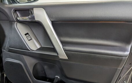 Toyota Land Cruiser Prado 150 рестайлинг 2, 2017 год, 4 150 000 рублей, 22 фотография