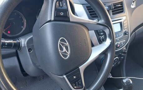 Hyundai Solaris II рестайлинг, 2011 год, 560 000 рублей, 7 фотография