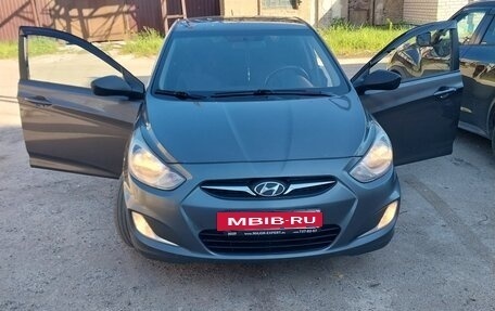 Hyundai Solaris II рестайлинг, 2011 год, 560 000 рублей, 6 фотография