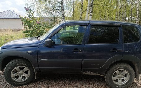Chevrolet Niva I рестайлинг, 2017 год, 770 000 рублей, 3 фотография