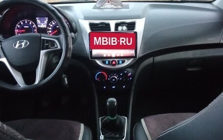 Hyundai Solaris II рестайлинг, 2013 год, 800 000 рублей, 5 фотография