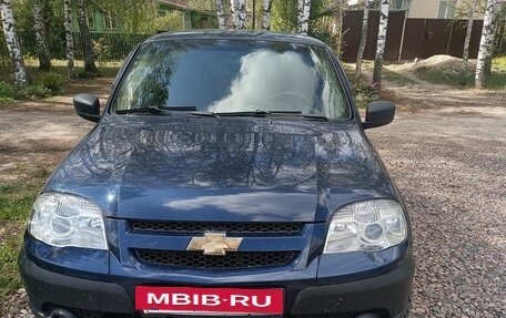 Chevrolet Niva I рестайлинг, 2017 год, 770 000 рублей, 2 фотография