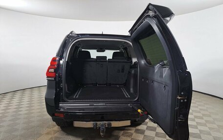 Toyota Land Cruiser Prado 150 рестайлинг 2, 2018 год, 4 699 000 рублей, 12 фотография