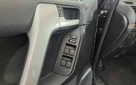 Toyota Land Cruiser Prado 150 рестайлинг 2, 2018 год, 4 699 000 рублей, 11 фотография