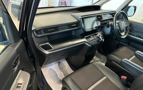Honda Stepwgn IV, 2017 год, 2 949 900 рублей, 12 фотография