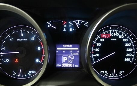 Toyota Land Cruiser 200, 2011 год, 2 886 000 рублей, 9 фотография
