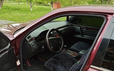 Mercedes-Benz E-Класс, 1997 год, 420 000 рублей, 6 фотография