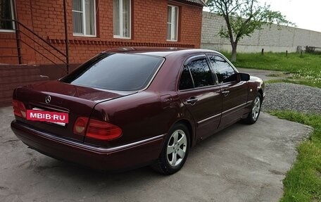 Mercedes-Benz E-Класс, 1997 год, 420 000 рублей, 3 фотография