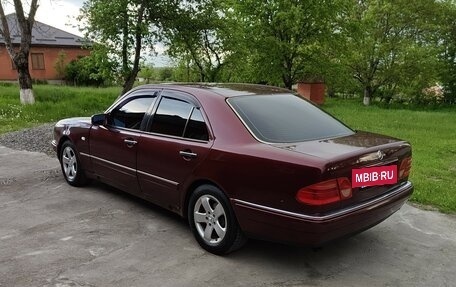 Mercedes-Benz E-Класс, 1997 год, 420 000 рублей, 4 фотография