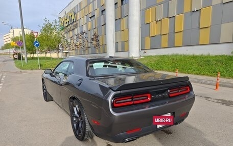 Dodge Challenger III рестайлинг 2, 2019 год, 4 200 000 рублей, 6 фотография
