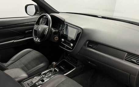 Mitsubishi Outlander III рестайлинг 3, 2020 год, 2 095 000 рублей, 9 фотография