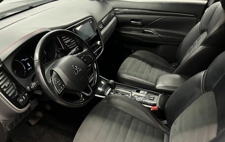 Mitsubishi Outlander III рестайлинг 3, 2020 год, 2 095 000 рублей, 8 фотография