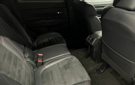 Mitsubishi Outlander III рестайлинг 3, 2020 год, 2 095 000 рублей, 10 фотография