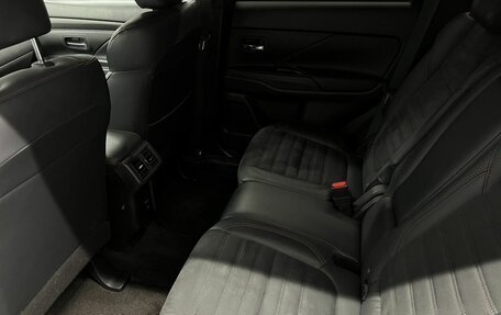 Mitsubishi Outlander III рестайлинг 3, 2020 год, 2 095 000 рублей, 11 фотография