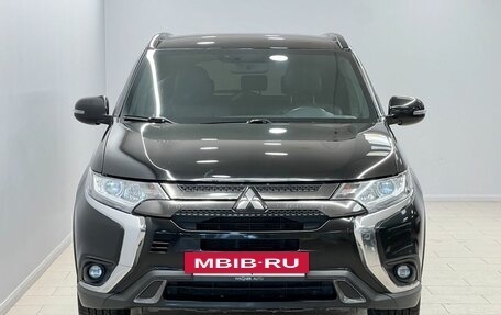 Mitsubishi Outlander III рестайлинг 3, 2020 год, 2 095 000 рублей, 2 фотография
