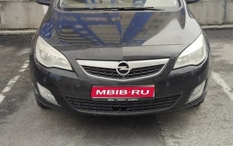 Opel Astra J, 2010 год, 650 000 рублей, 1 фотография