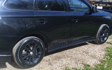 Mitsubishi Outlander III рестайлинг 3, 2013 год, 1 250 000 рублей, 6 фотография