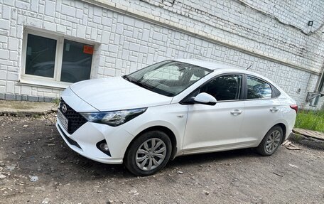 Hyundai Solaris II рестайлинг, 2021 год, 1 480 000 рублей, 2 фотография