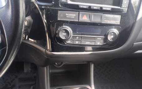 Mitsubishi Outlander III рестайлинг 3, 2013 год, 1 250 000 рублей, 7 фотография