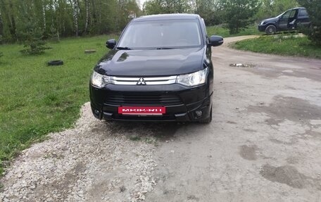 Mitsubishi Outlander III рестайлинг 3, 2013 год, 1 250 000 рублей, 3 фотография