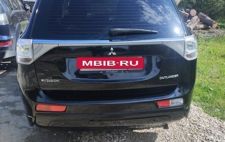 Mitsubishi Outlander III рестайлинг 3, 2013 год, 1 250 000 рублей, 5 фотография