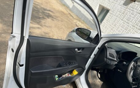 Hyundai Solaris II рестайлинг, 2021 год, 1 480 000 рублей, 8 фотография