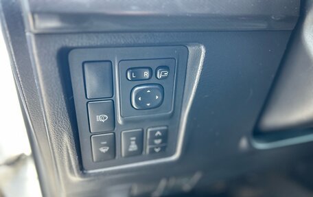 Toyota Land Cruiser Prado 150 рестайлинг 2, 2011 год, 2 500 000 рублей, 13 фотография
