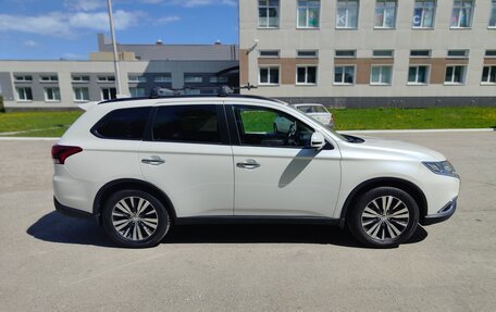Mitsubishi Outlander III рестайлинг 3, 2012 год, 1 300 000 рублей, 5 фотография