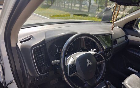 Mitsubishi Outlander III рестайлинг 3, 2012 год, 1 300 000 рублей, 10 фотография