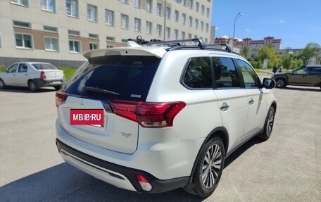 Mitsubishi Outlander III рестайлинг 3, 2012 год, 1 300 000 рублей, 3 фотография