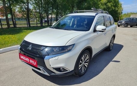 Mitsubishi Outlander III рестайлинг 3, 2012 год, 1 300 000 рублей, 2 фотография
