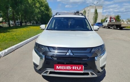 Mitsubishi Outlander III рестайлинг 3, 2012 год, 1 300 000 рублей, 7 фотография