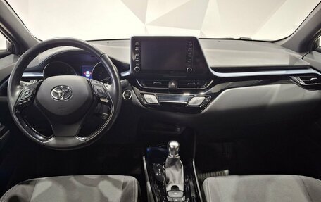 Toyota C-HR I рестайлинг, 2019 год, 2 550 000 рублей, 9 фотография