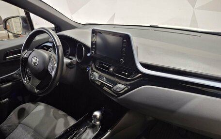 Toyota C-HR I рестайлинг, 2019 год, 2 550 000 рублей, 12 фотография