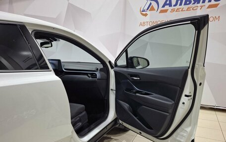 Toyota C-HR I рестайлинг, 2019 год, 2 550 000 рублей, 28 фотография