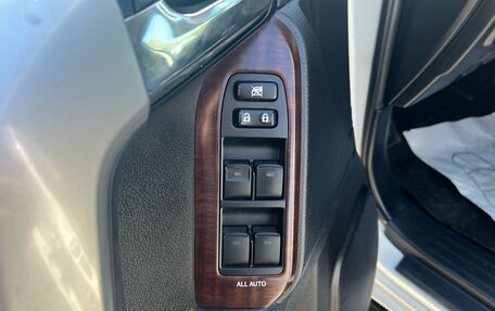 Toyota Land Cruiser Prado 150 рестайлинг 2, 2015 год, 3 489 000 рублей, 10 фотография