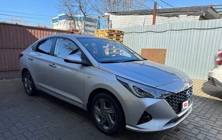 Hyundai Solaris II рестайлинг, 2021 год, 1 900 000 рублей, 2 фотография