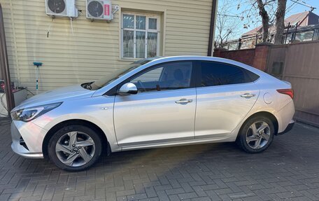 Hyundai Solaris II рестайлинг, 2021 год, 1 900 000 рублей, 6 фотография
