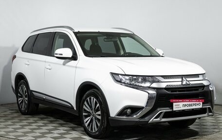 Mitsubishi Outlander III рестайлинг 3, 2019 год, 1 499 898 рублей, 3 фотография