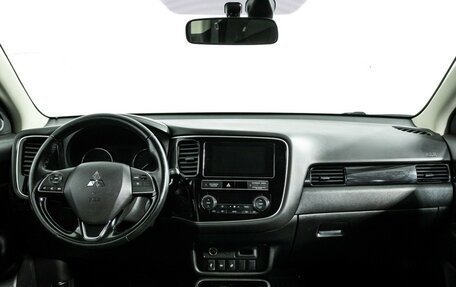Mitsubishi Outlander III рестайлинг 3, 2019 год, 1 499 898 рублей, 13 фотография