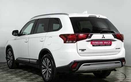 Mitsubishi Outlander III рестайлинг 3, 2019 год, 1 499 898 рублей, 7 фотография