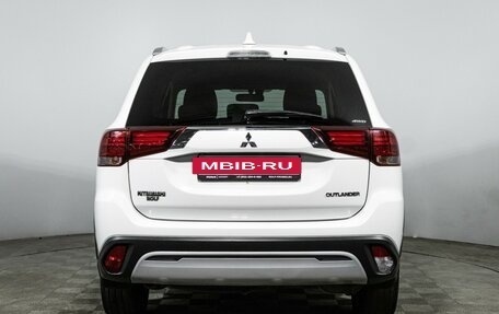 Mitsubishi Outlander III рестайлинг 3, 2019 год, 1 499 898 рублей, 6 фотография