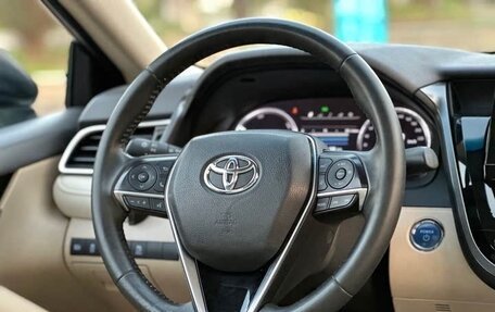 Toyota Camry, 2021 год, 2 350 000 рублей, 6 фотография