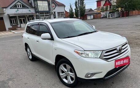 Toyota Highlander III, 2012 год, 2 050 000 рублей, 3 фотография
