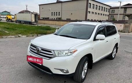 Toyota Highlander III, 2012 год, 2 050 000 рублей, 2 фотография