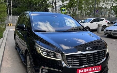 KIA Carnival III, 2018 год, 2 750 000 рублей, 2 фотография