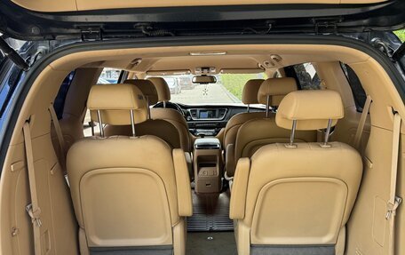 KIA Carnival III, 2018 год, 2 750 000 рублей, 28 фотография