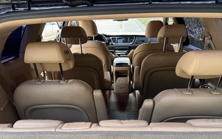 KIA Carnival III, 2018 год, 2 750 000 рублей, 29 фотография